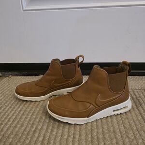 Nike Women's Tan Slip-On Boots Shoes Sz 6